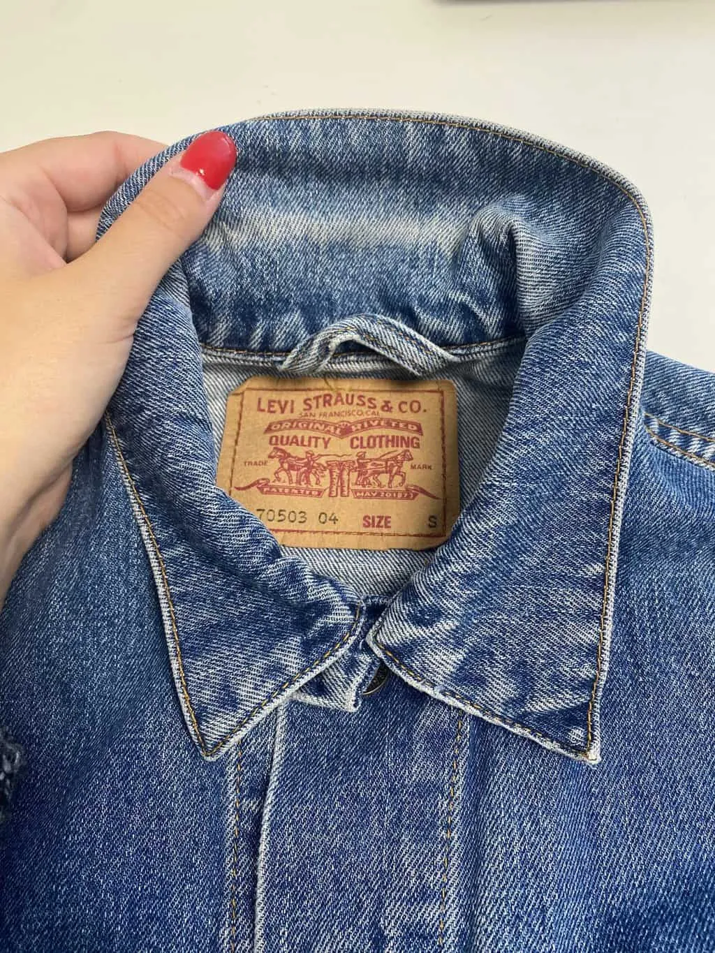 90s vintage Levis denim trucker jacket – Small