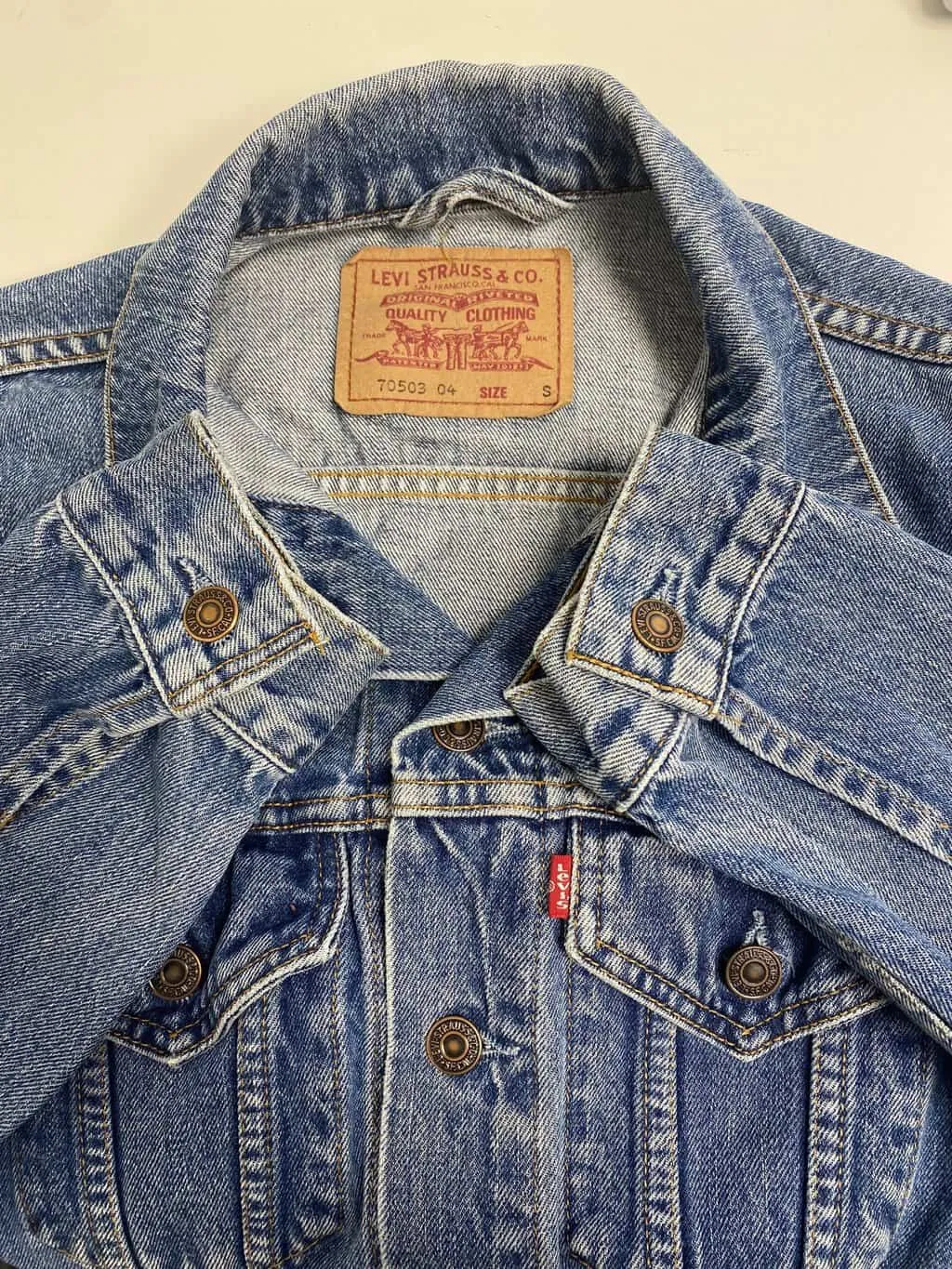 90s vintage Levis denim trucker jacket – Small