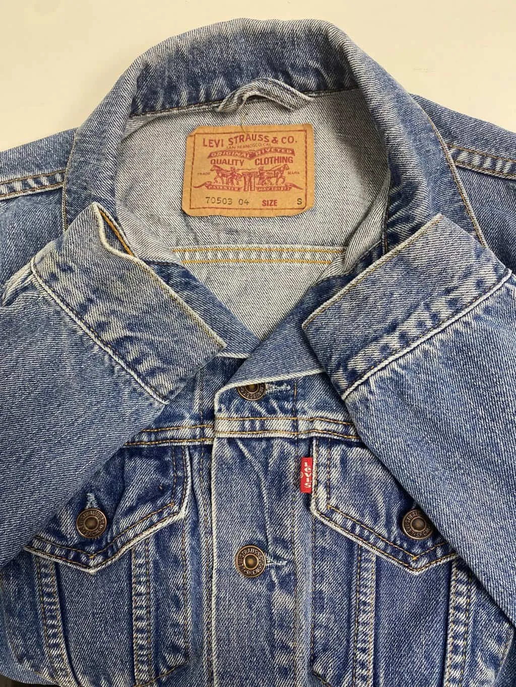 90s vintage Levis denim trucker jacket – Small