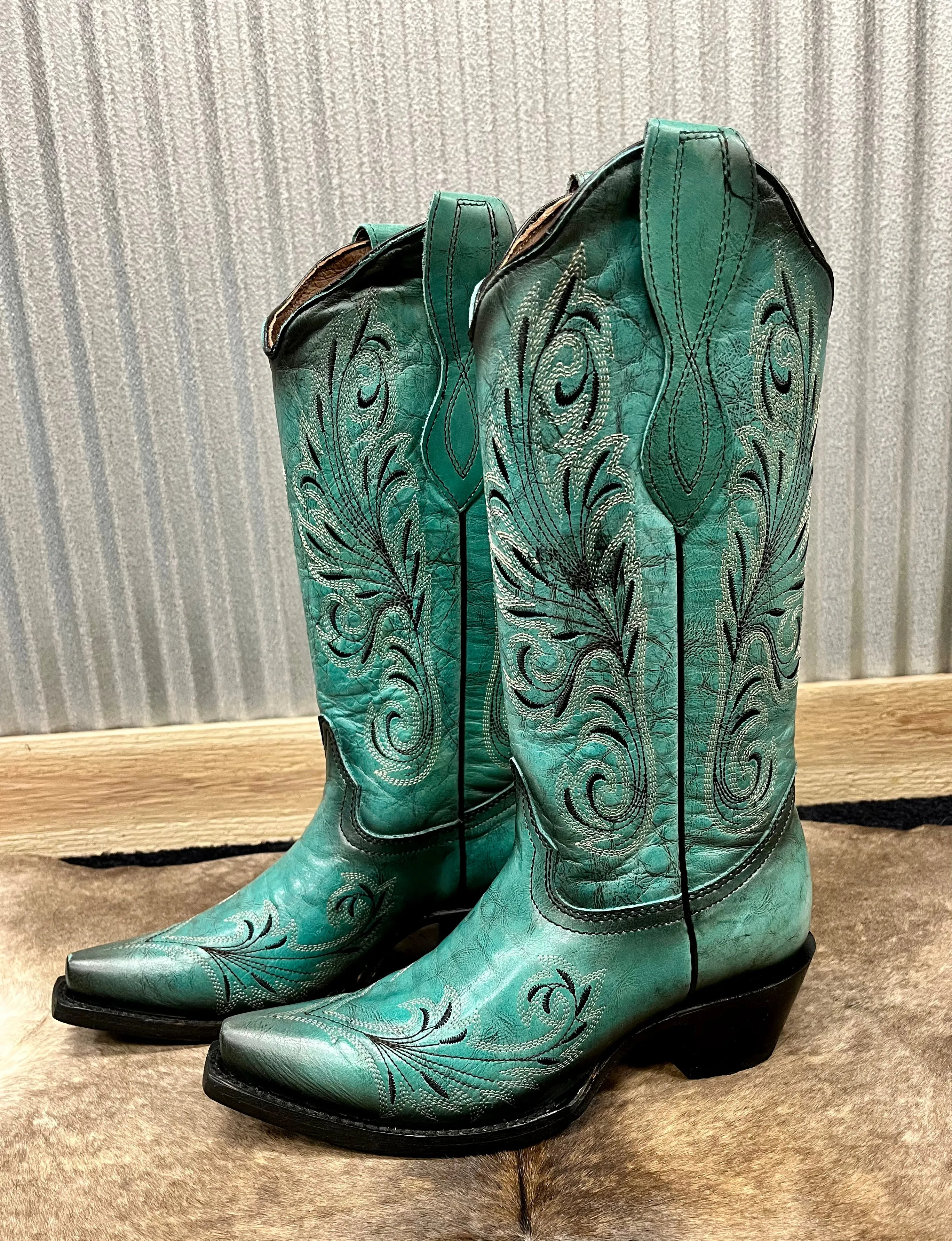 Circle G by Corral Women's Turquoise Snip Toe Cowgirl Boot L2076