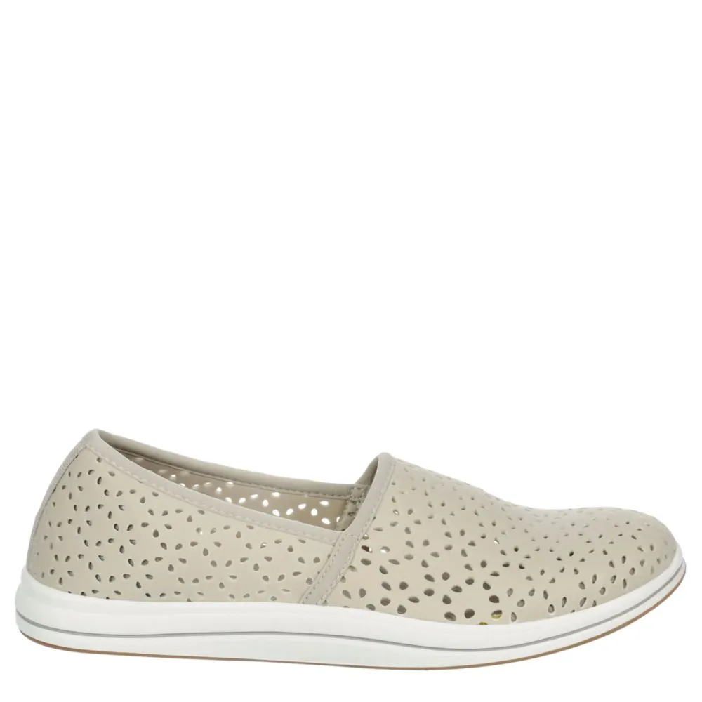 CLARKS  WOMENS BREEZE EMILY SLIP ON SNEAKER