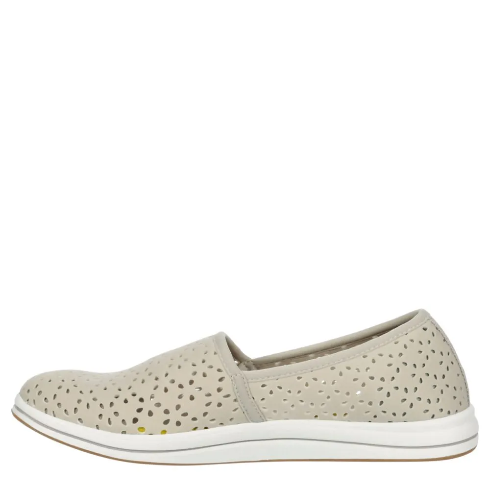 CLARKS  WOMENS BREEZE EMILY SLIP ON SNEAKER