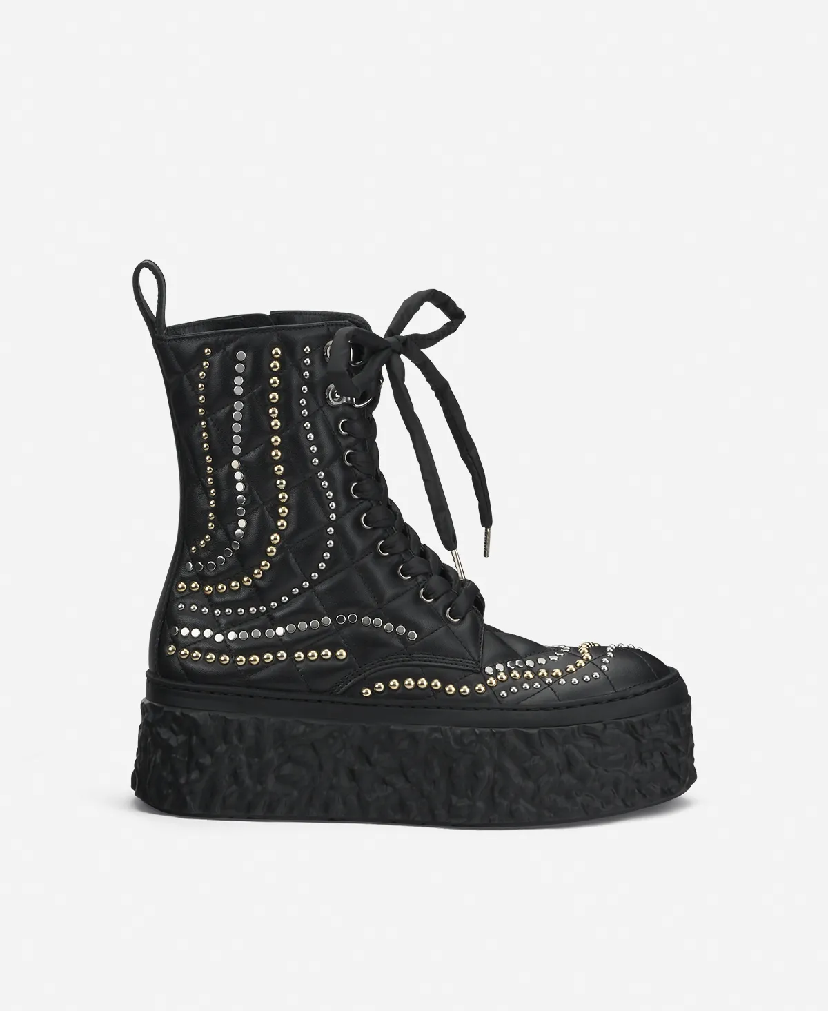 Magma High Flawed Ankle boot with studs