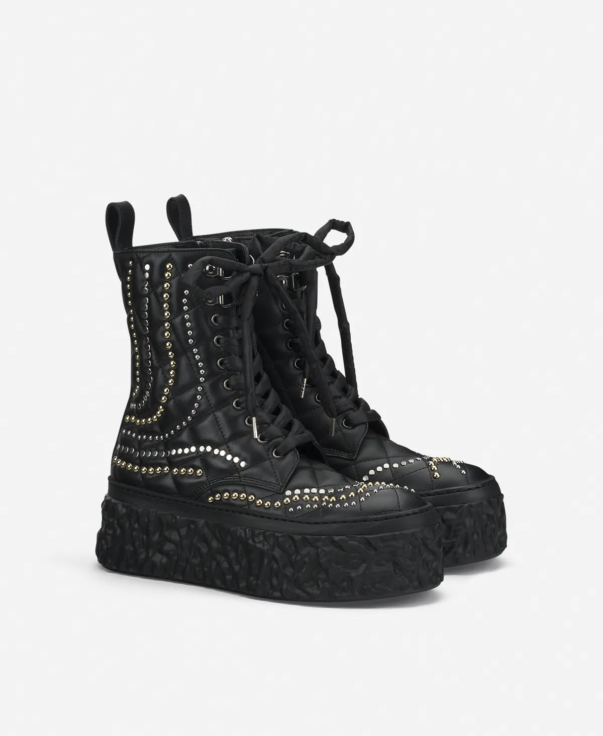 Magma High Flawed Ankle boot with studs