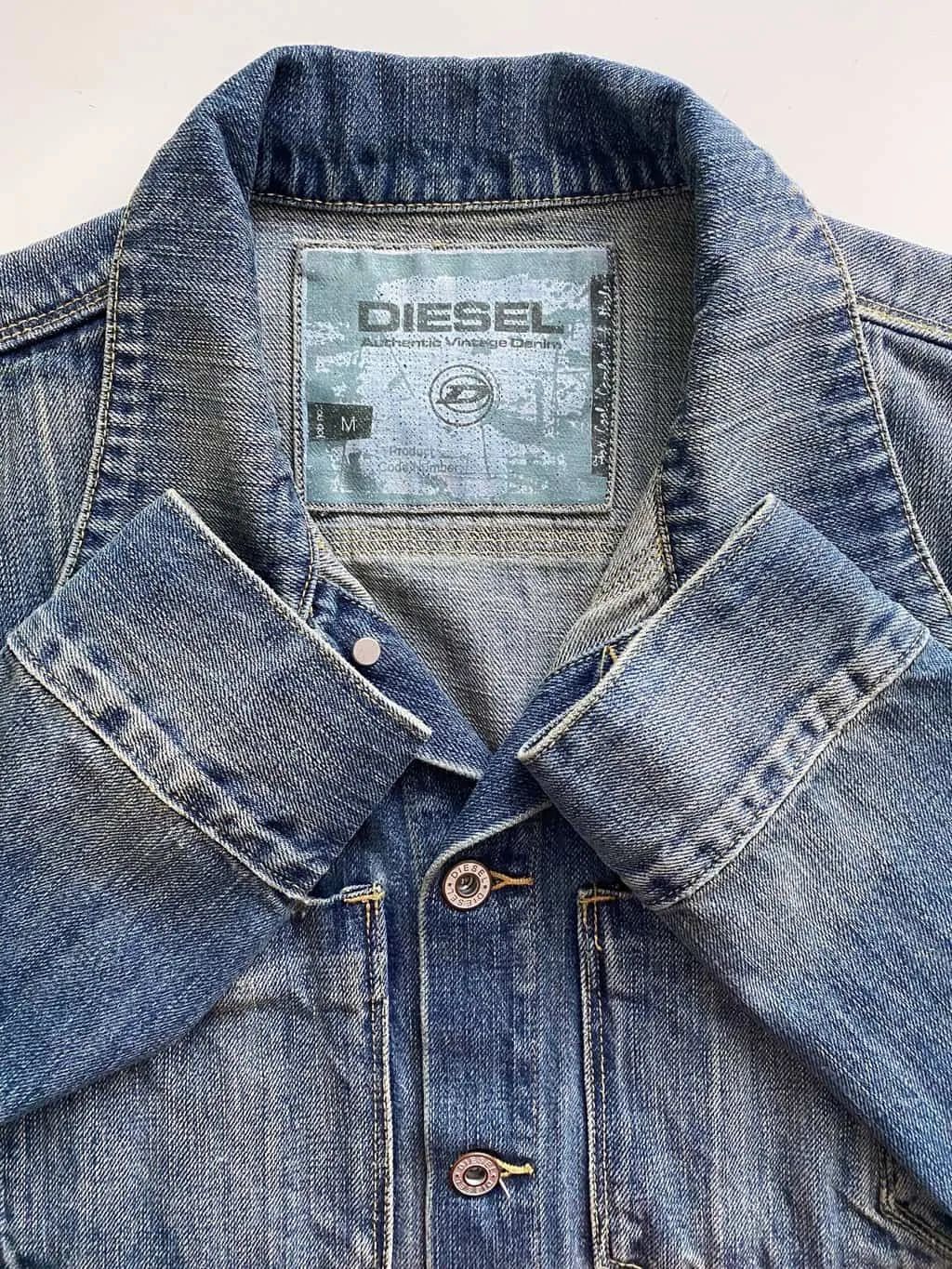 Vintage Diesel denim jacket in mid-blue – Medium